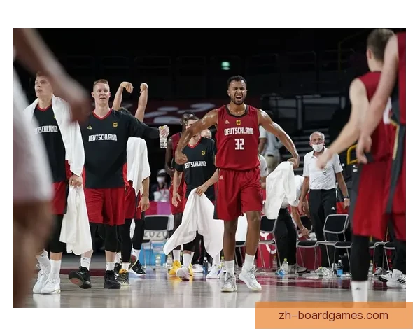 荷兰逆转挪威取得关键胜利展现强大团队实力